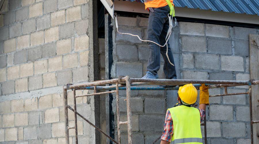 Professional gutter cleaning in Buna, TX